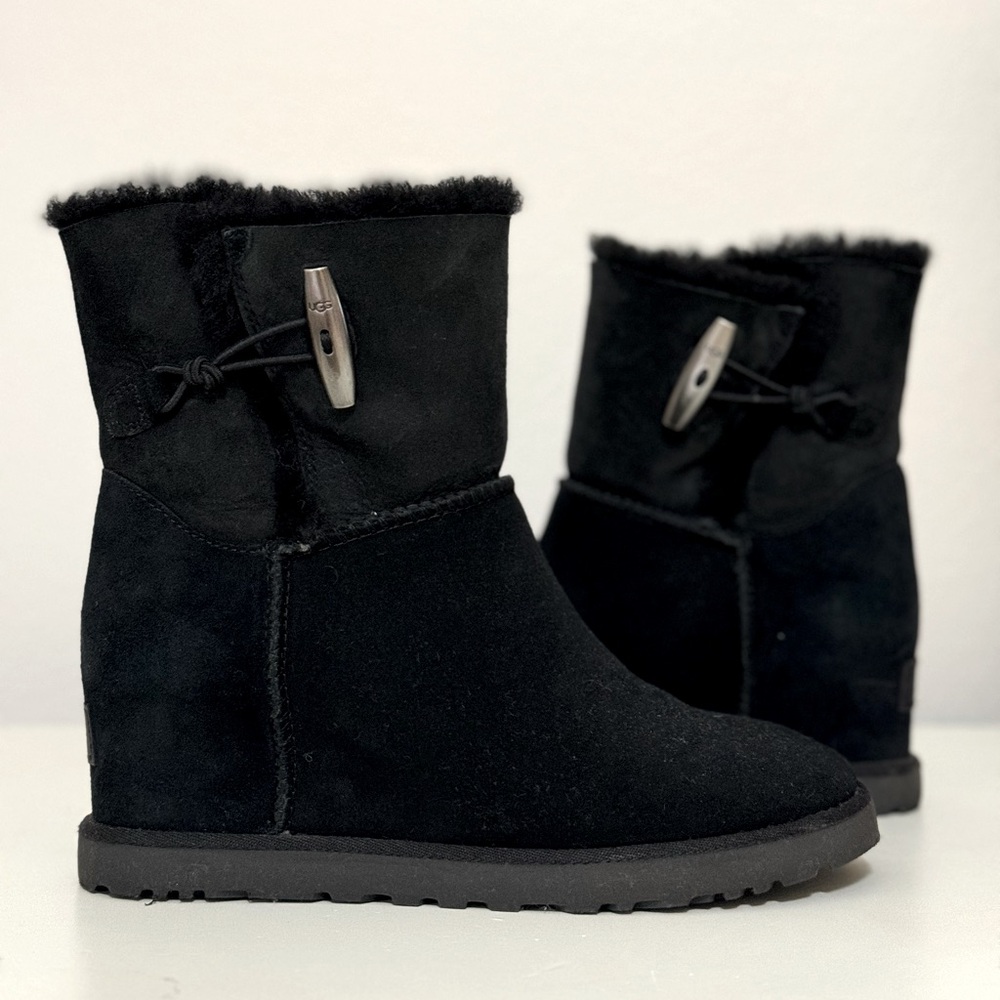 UGG Classic Femme Toggle Wedge Boots Black Suede size 7.5 Women’s